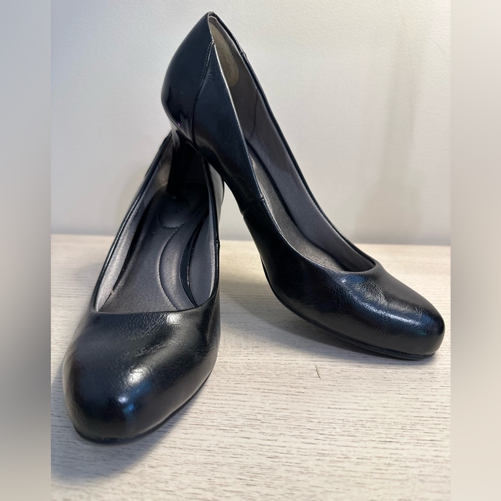 ⭐️ Life Stride Soft System flex black Pumps Size 11 EUC - Picture 2 of 9